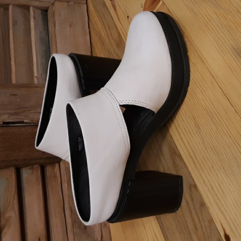 SOREL Cream Sueded Leather Black Heeled Clogs, GUC, SZ 7 - Picture 5 of 14